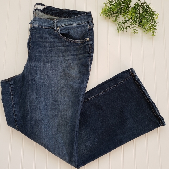 Torrid Relaxed Stretchy Boot Cut Jeans sz 24